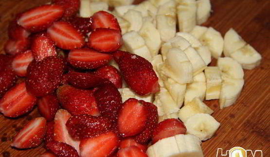 спринг-роллы с творогом, клубникой и бананом