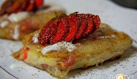 спринг-роллы с творогом, клубникой и бананом