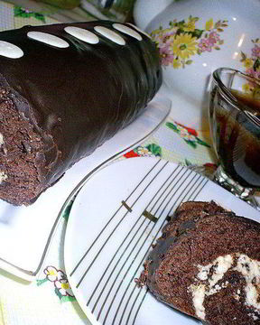 Быстрый шоколадно-творожный рулет