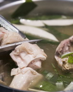 Куриный рулет в бутылке