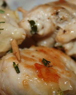 Куриные мини-рулетики с сыром и зеленью