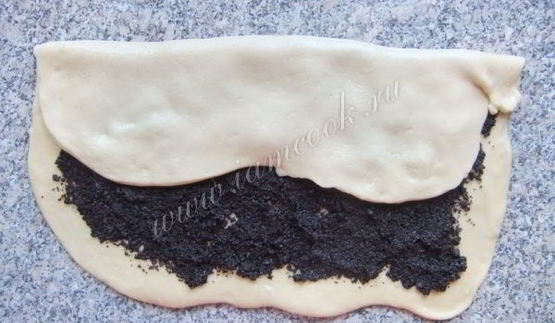 маковый рулет с крошкой