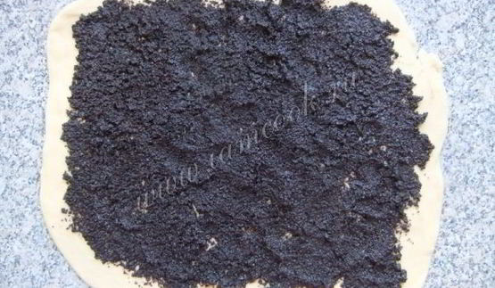 маковый рулет с крошкой