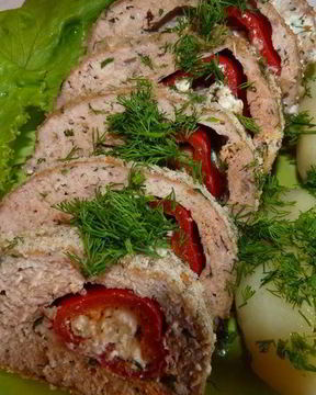 Мясной рулет с брынзой