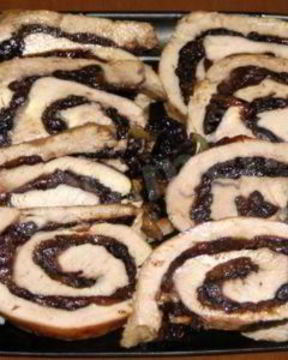 Мясной рулет с черносливом