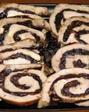 Мясной рулет с черносливом