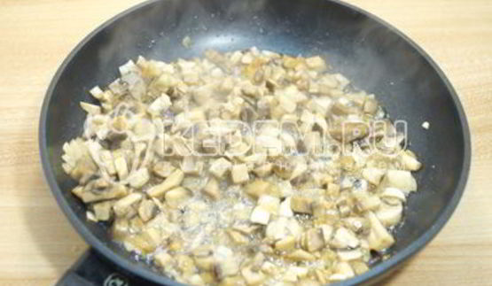 мясной рулет с грибами и сыром новогодний