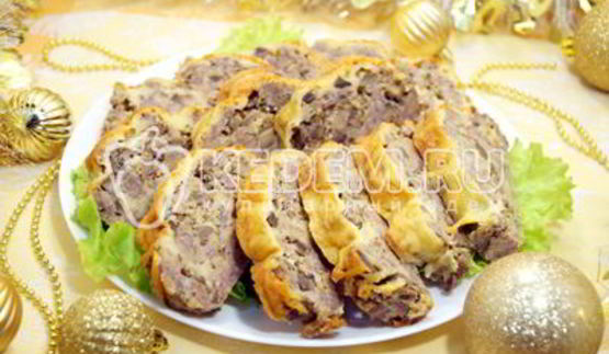 мясной рулет с грибами и сыром новогодний