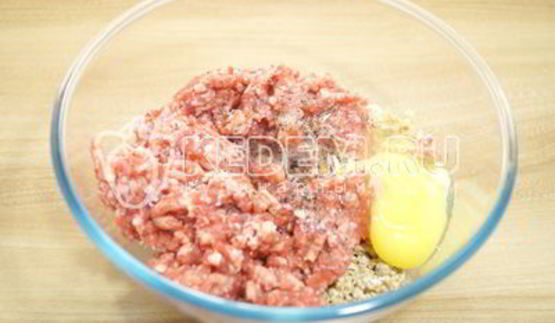 мясной рулет с грибами и сыром новогодний