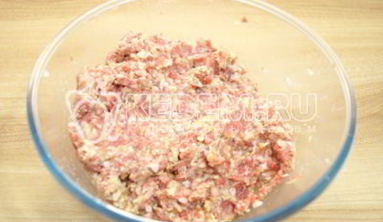 мясной рулет с грибами и сыром новогодний