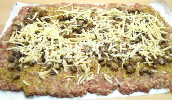 мясной рулет с грибами и сыром новогодний