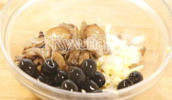 мясной рулет с грибами