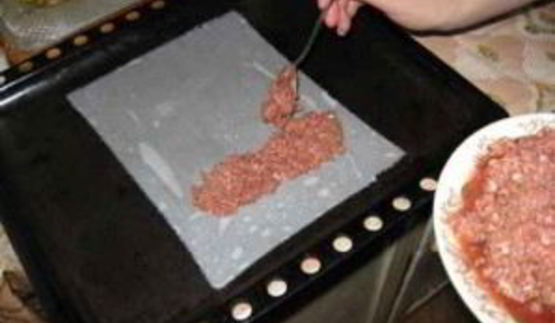 мясной рулет с макаронами