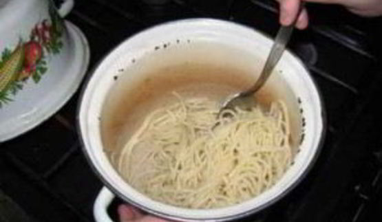 мясной рулет с макаронами