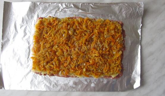 мясной рулет с овощами