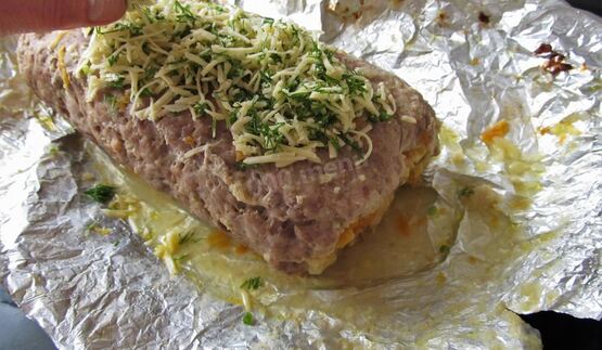 мясной рулет с овощами