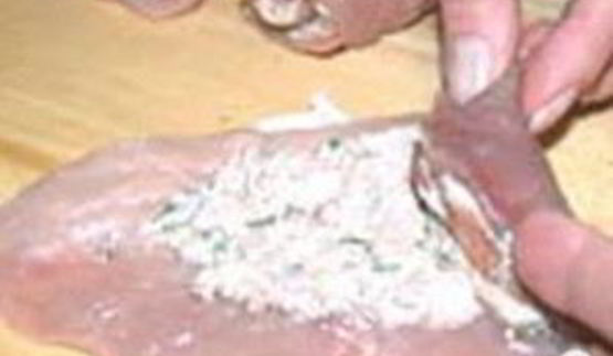 мясные рулетики с ореховой начинкой