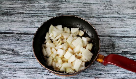 постный рулет с луком дрожжевой