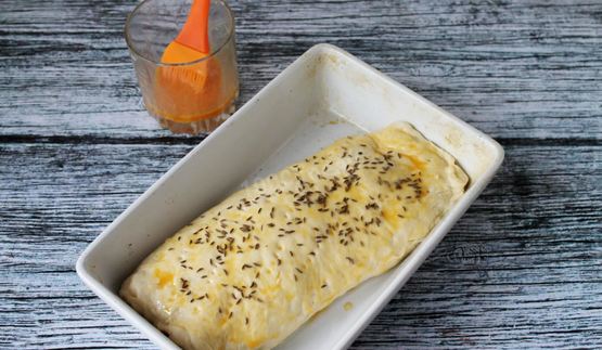 постный рулет с луком дрожжевой