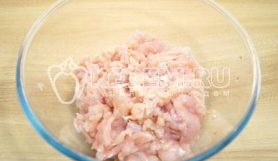 рулет из курицы деликатесный