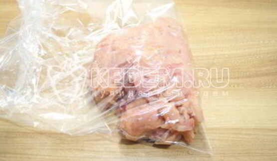 рулет из курицы деликатесный