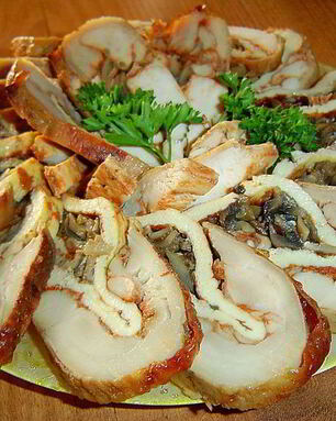 Рулет из курицы с омлетом и грибами