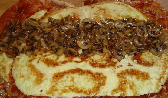 рулет из курицы с омлетом и грибами