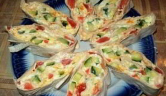 рулет из лаваша с овощами