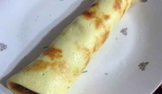 рулет из омлета с курицей