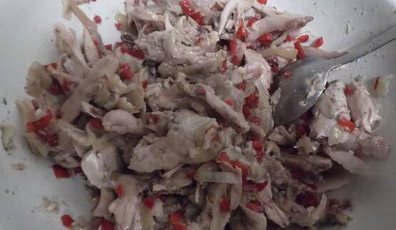 рулет куриный луковый