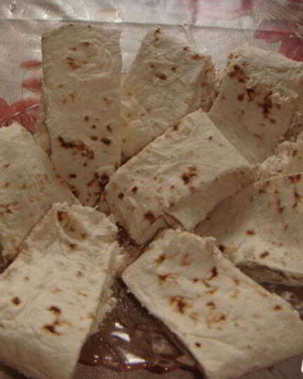 Рецепт рулета с пикантной творожной начинкой