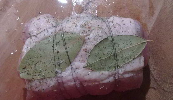 рулетик из свининки с броколи