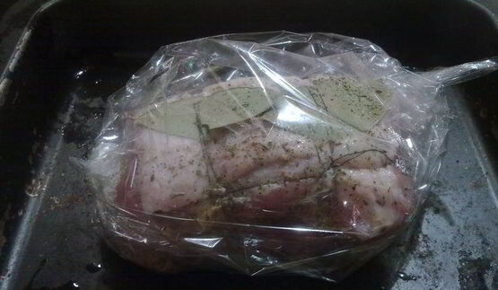 рулетик из свининки с броколи