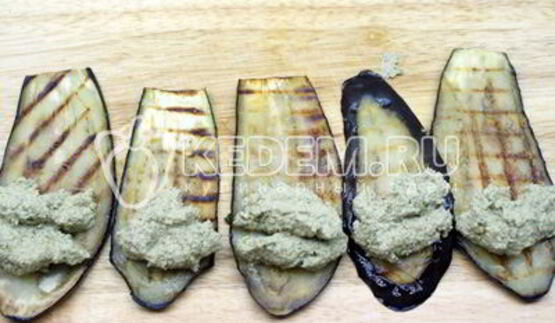 рулетики из баклажанов с орехами