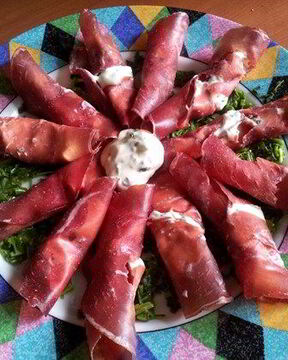 Рулетики из брезаолы с филадельфией и травами