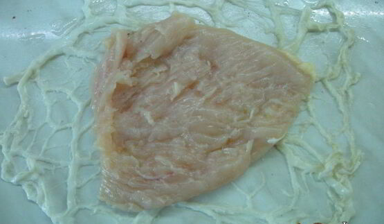 рулетики из куриного филе в свиной сетке
