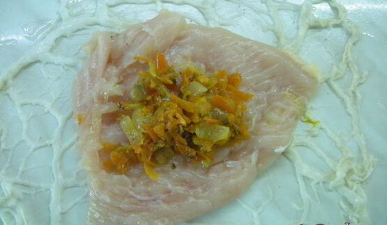 рулетики из куриного филе в свиной сетке