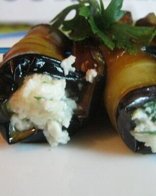 Рулеты из баклажанов с творогом