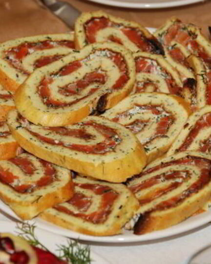 Рецепт рулетов с малосольной семгой