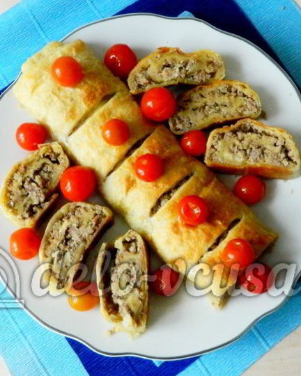 Рецепт слоеного рулета с фаршем