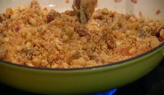 телячьи рулетики на шпажках с изюмом и орехами