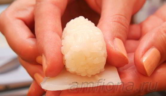 нигири-суши с кальмаром