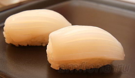 нигири-суши с кальмаром