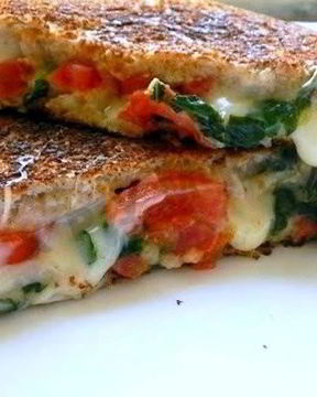 Капрезе сэндвич