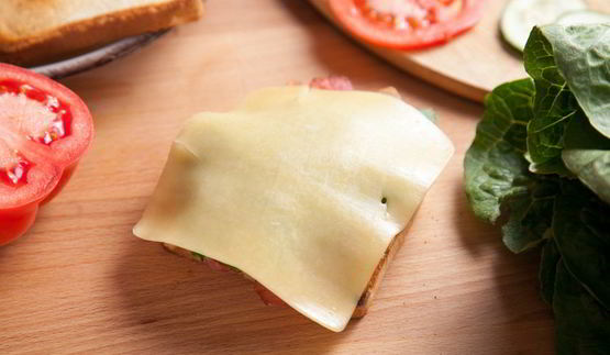 сэндвич с беконом и сыром