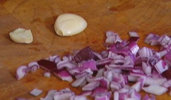 сэндвич с индейкой, изюмом и оливками