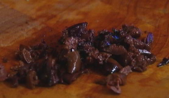 сэндвич с индейкой, изюмом и оливками