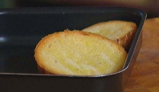 сэндвич с индейкой, изюмом и оливками