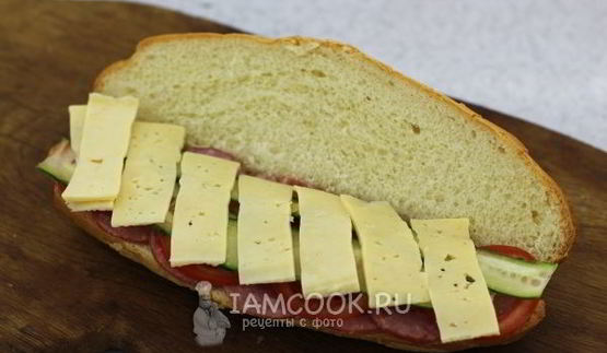 сэндвич с колбасой