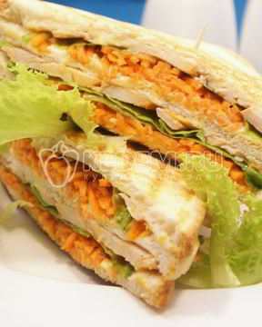 Сэндвич с копченой курицей